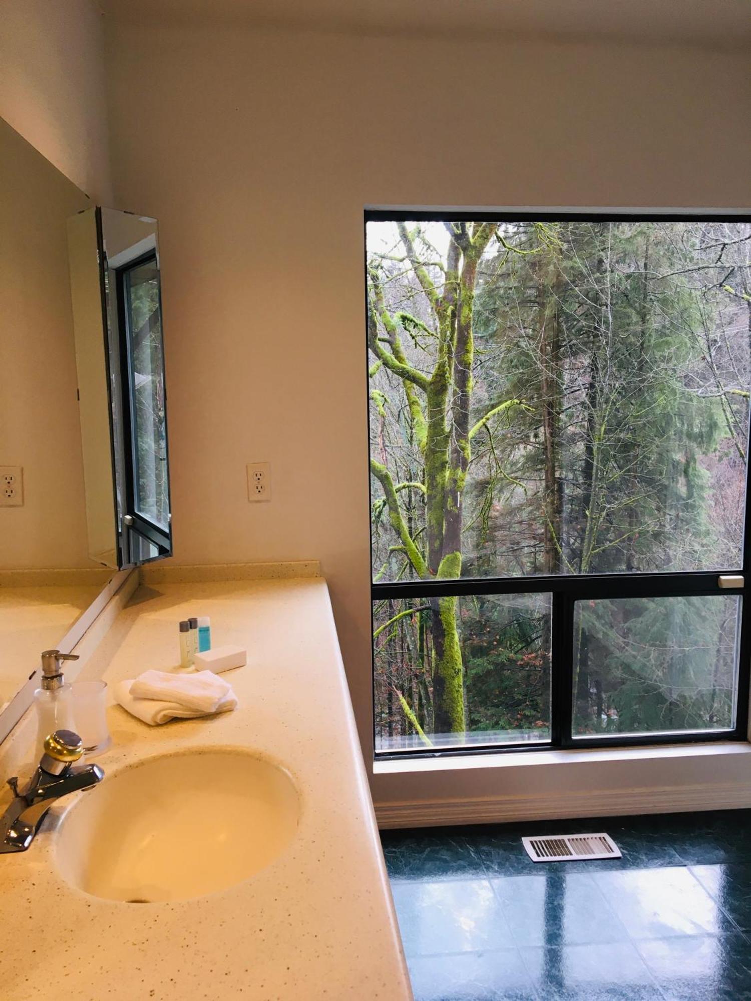 Creekside City Center Suite North Vancouver Exterior foto